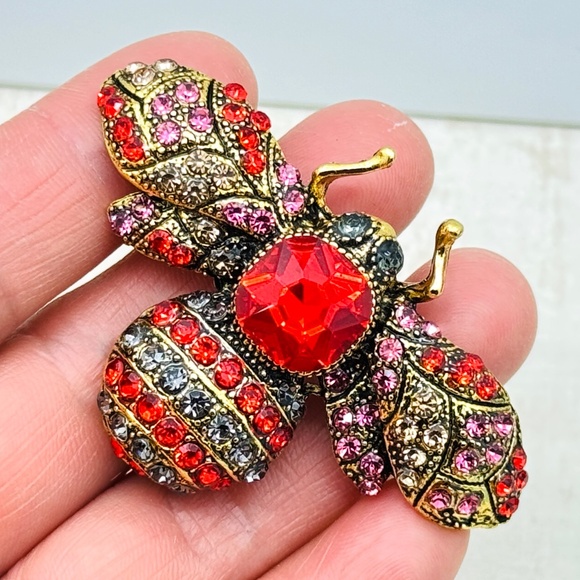 Brand new honey bee rhinestone brooch Bee Necklace Pendant Honey Bee Pin - Picture 1 of 4